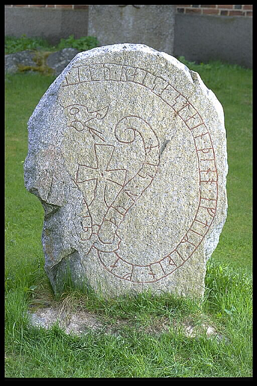 Runes written on runsten, blågrå granit. Date: V